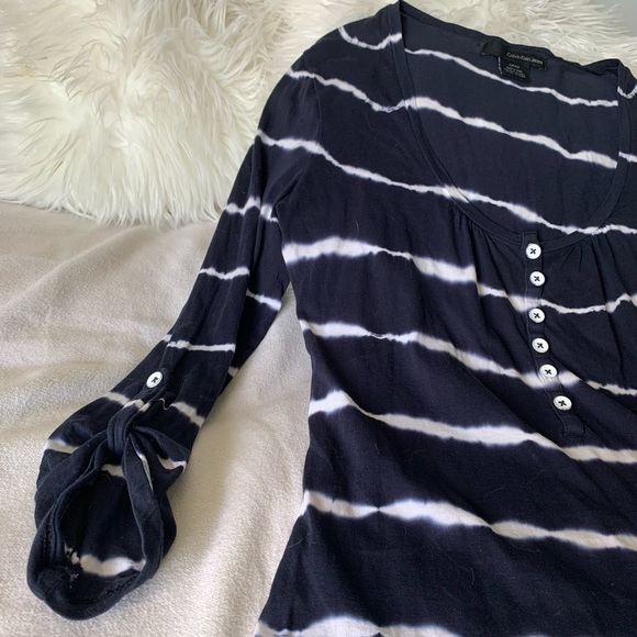 Calvin Klein Tie Dye 3/4 Sleeve Top with Buttons - Picture 3 of 13